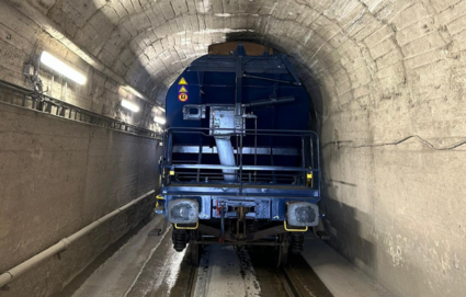 Hopper wagon travels through historic tunnel with low ceiling height.